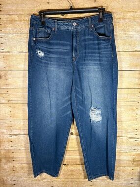 Time and Tru Women's Dark Blue Cropped Distressed Jeans